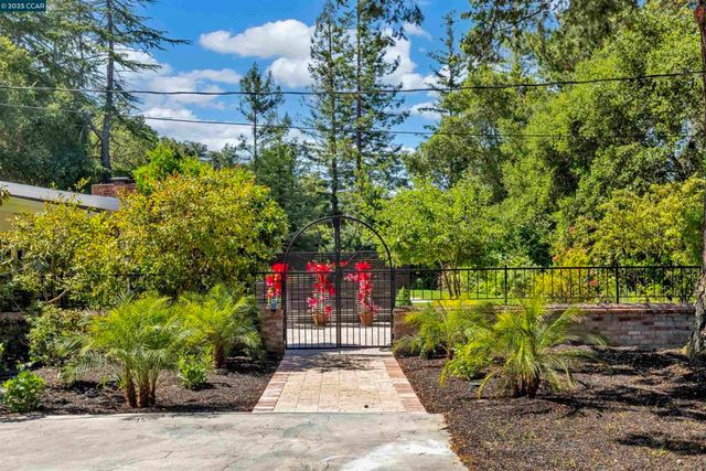 18 Van Tassel Ln, Orinda, CA 94563