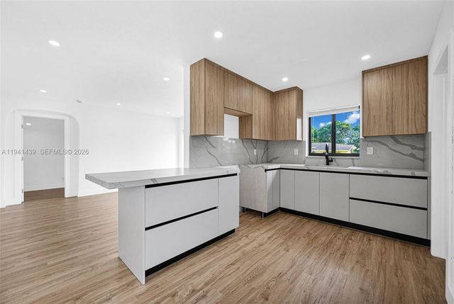 2931 NW 190th St, Miami Gardens, FL 33056