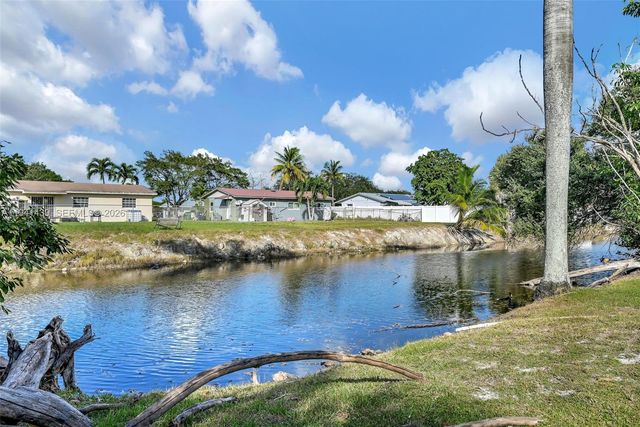 2931 NW 190th St, Miami Gardens, FL 33056