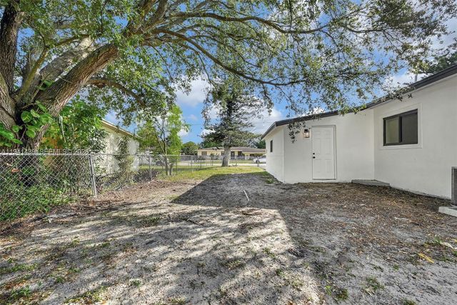 2931 NW 190th St, Miami Gardens, FL 33056