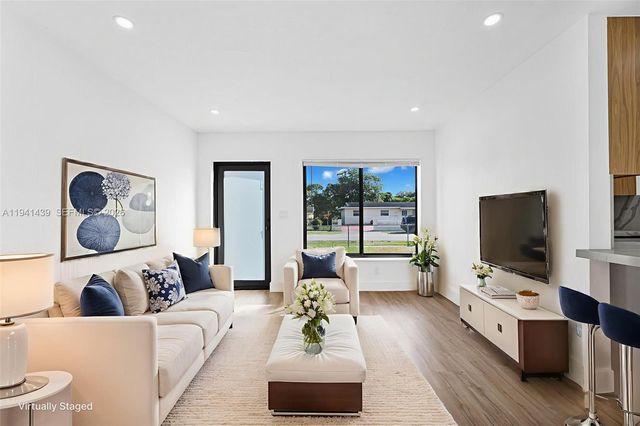 2931 NW 190th St, Miami Gardens, FL 33056