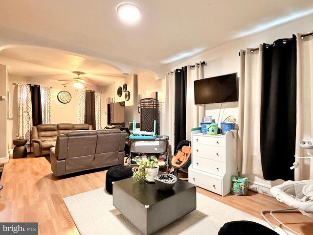 1157 CHESTNUT ST, Camden, NJ 08103