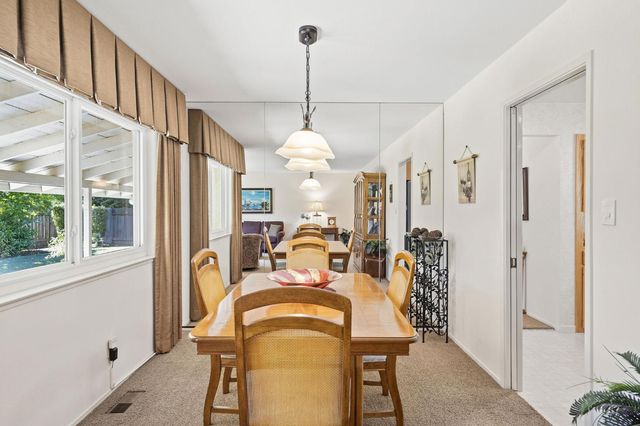 978 Greenhurst Way, Sacramento, CA 95831