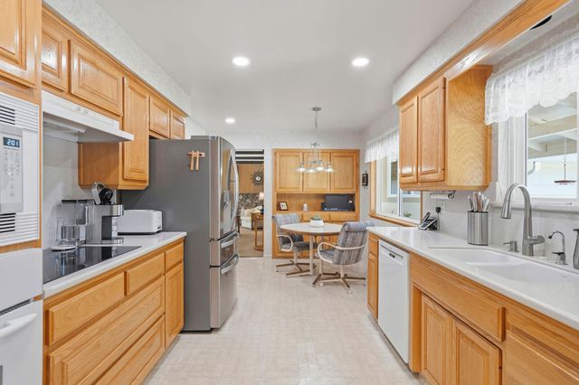 978 Greenhurst Way, Sacramento, CA 95831