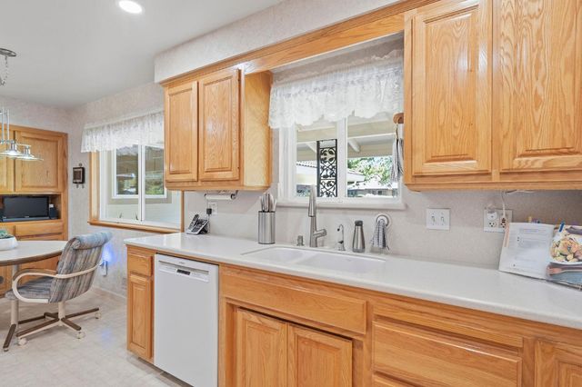 978 Greenhurst Way, Sacramento, CA 95831