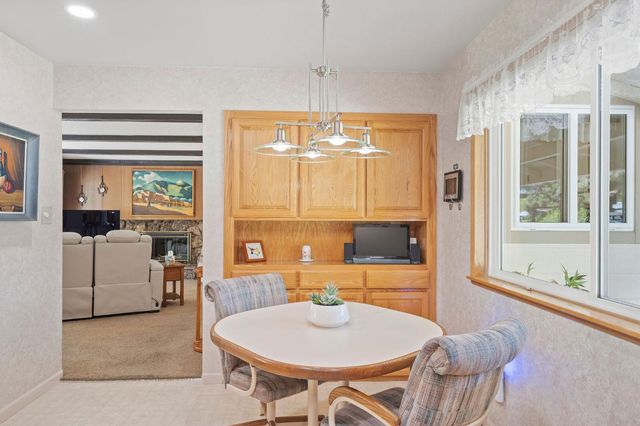978 Greenhurst Way, Sacramento, CA 95831