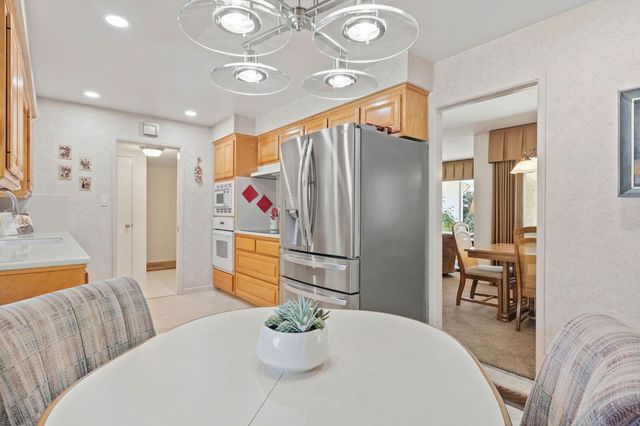 978 Greenhurst Way, Sacramento, CA 95831