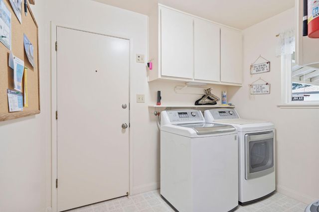 978 Greenhurst Way, Sacramento, CA 95831
