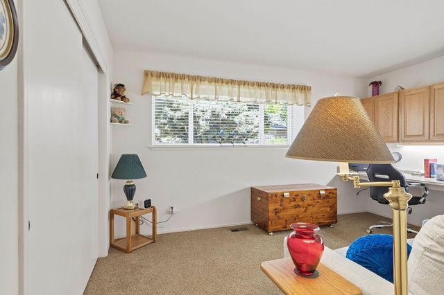 978 Greenhurst Way, Sacramento, CA 95831