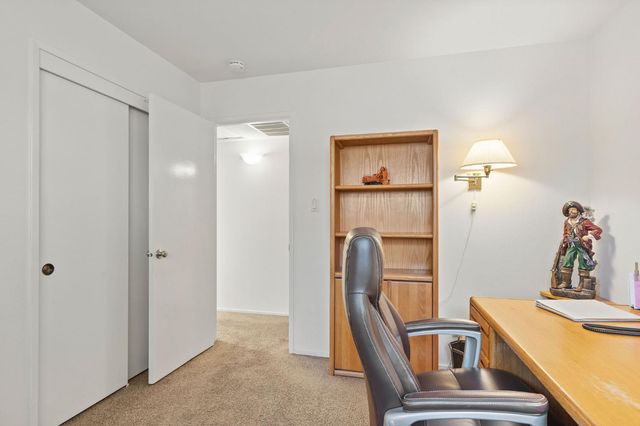 978 Greenhurst Way, Sacramento, CA 95831