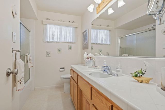 978 Greenhurst Way, Sacramento, CA 95831
