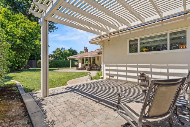 978 Greenhurst Way, Sacramento, CA 95831