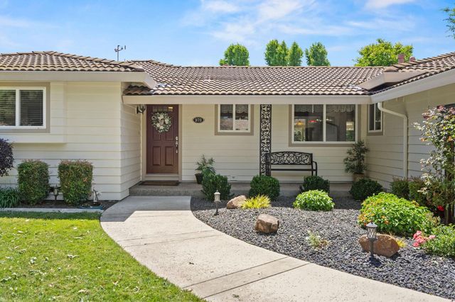 978 Greenhurst Way, Sacramento, CA 95831