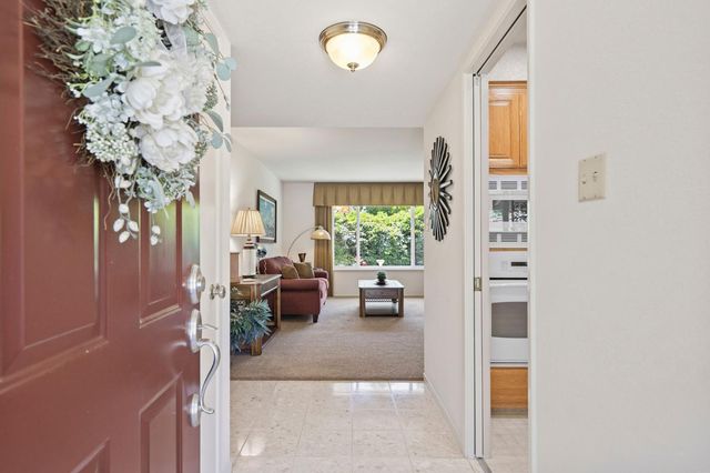 978 Greenhurst Way, Sacramento, CA 95831