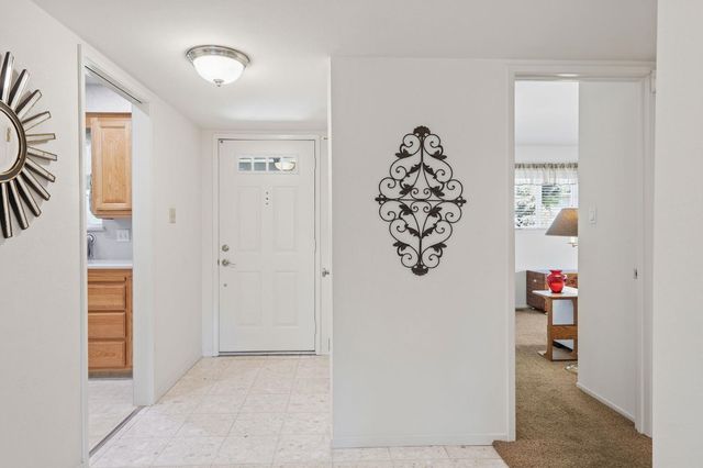 978 Greenhurst Way, Sacramento, CA 95831
