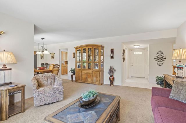 978 Greenhurst Way, Sacramento, CA 95831