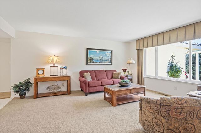 978 Greenhurst Way, Sacramento, CA 95831