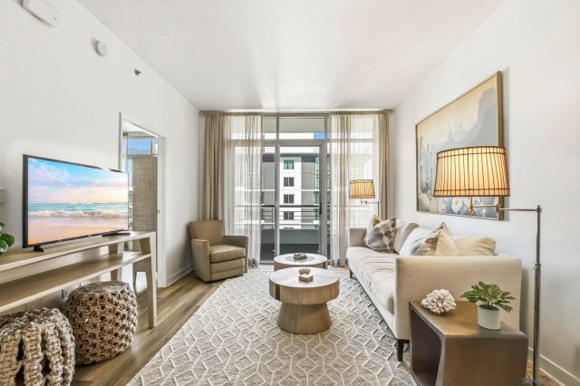 425 W Beech 1607, San Diego, CA 92101