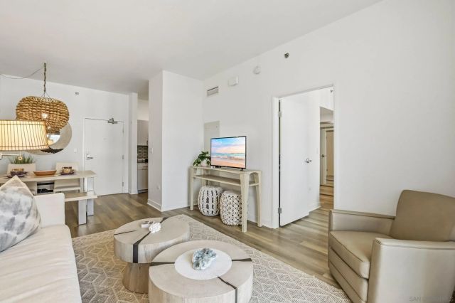 425 W Beech 1607, San Diego, CA 92101