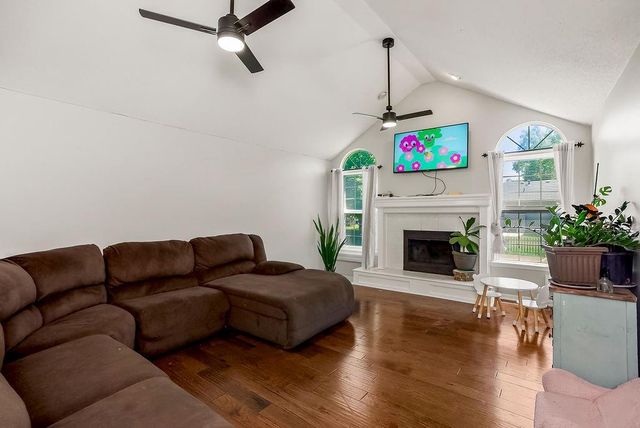 2125 SE 6th Terrace, Lee's Summit, MO 64063