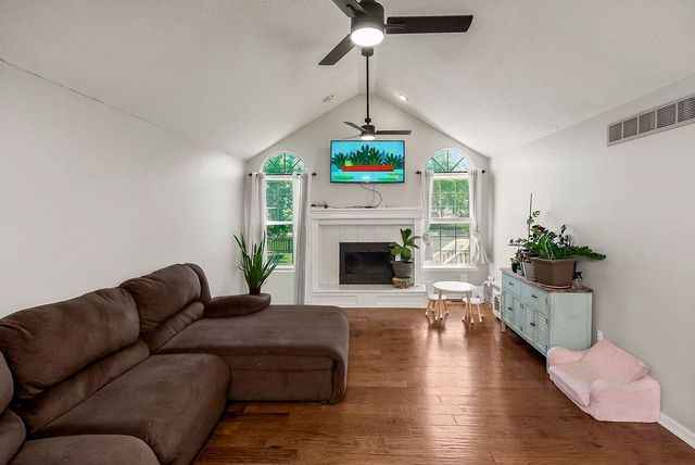 2125 SE 6th Terrace, Lee's Summit, MO 64063