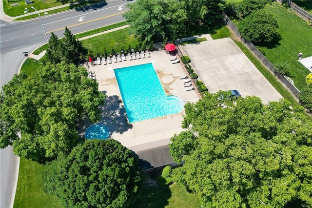 2125 SE 6th Terrace, Lee's Summit, MO 64063