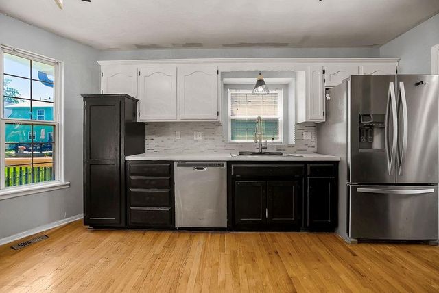 2125 SE 6th Terrace, Lee's Summit, MO 64063