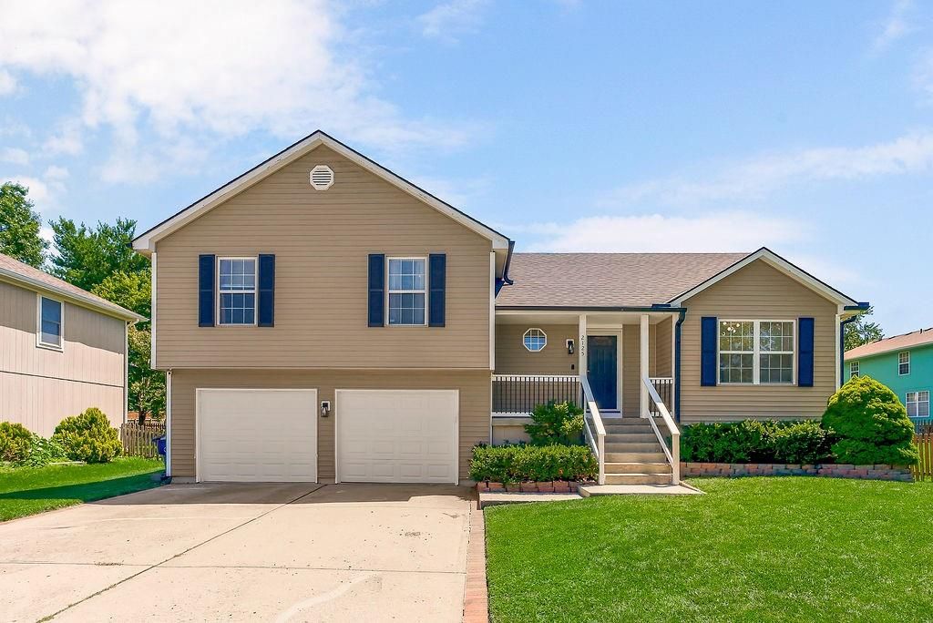 2125 SE 6th Terrace, Lee's Summit, MO 64063
