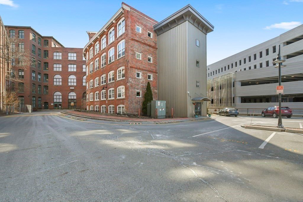 200 Market 3305, Lowell, MA 01852