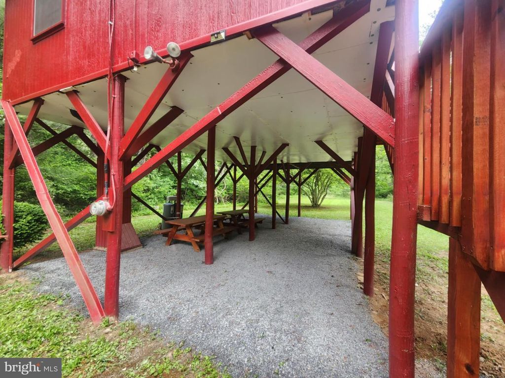 1615 KILGORE RD, Paw Paw, WV 25434