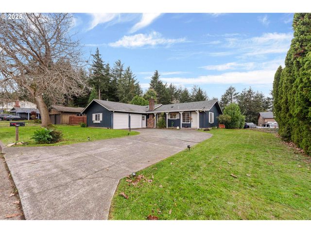 885 OAKWAY Dr, Coos Bay, OR 97420