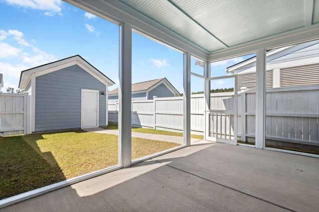 579 Blueway Avenue, Summerville, SC 29486
