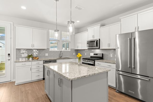 579 Blueway Avenue, Summerville, SC 29486