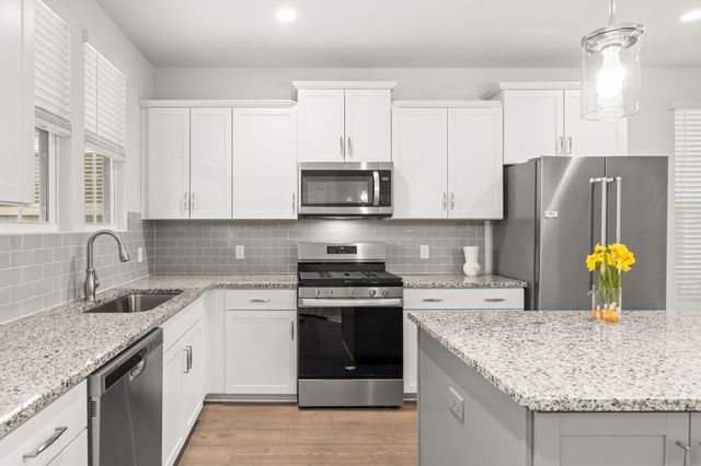 579 Blueway Avenue, Summerville, SC 29486