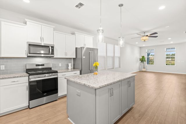 579 Blueway Avenue, Summerville, SC 29486