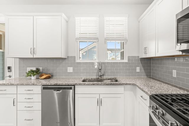 579 Blueway Avenue, Summerville, SC 29486