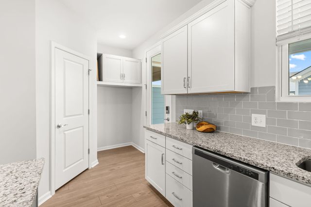 579 Blueway Avenue, Summerville, SC 29486