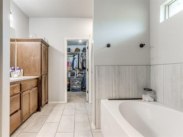 5702 Cedar Tree Circle, Guthrie, OK 73044