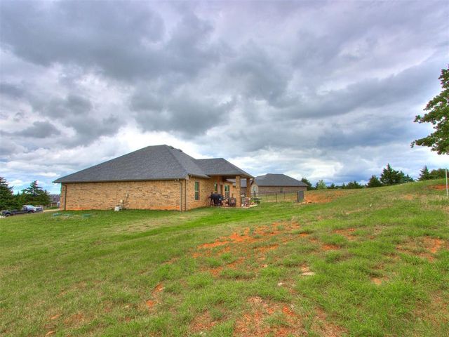 5702 Cedar Tree Circle, Guthrie, OK 73044