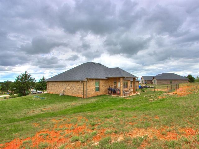 5702 Cedar Tree Circle, Guthrie, OK 73044