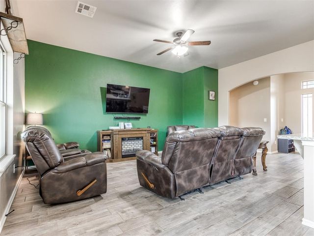 5702 Cedar Tree Circle, Guthrie, OK 73044
