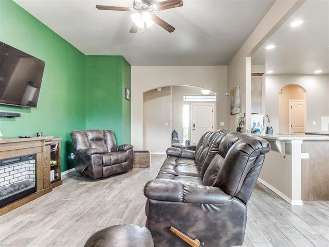 5702 Cedar Tree Circle, Guthrie, OK 73044