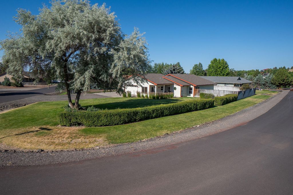 2761 NE Yellowpine Road, Prineville, OR 97754