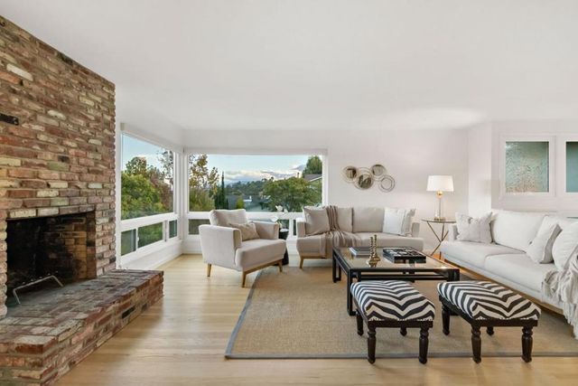 3848 Vineyard Drive, Redwood City, CA 94061