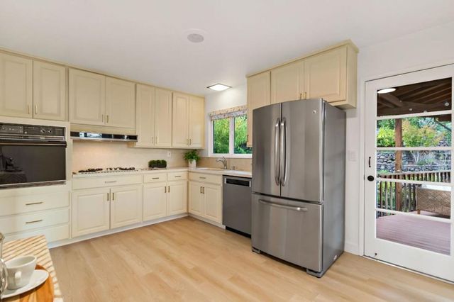 3848 Vineyard Drive, Redwood City, CA 94061