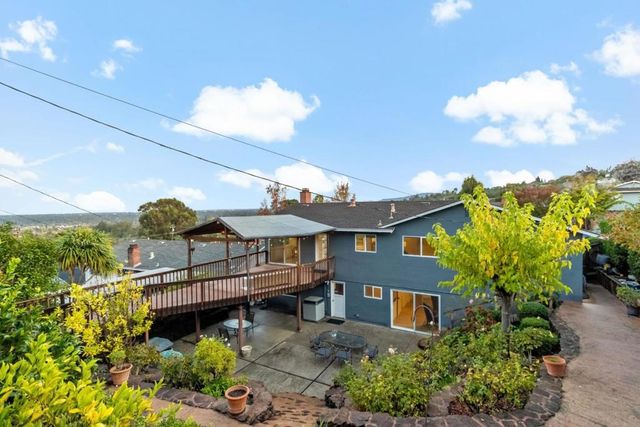 3848 Vineyard Drive, Redwood City, CA 94061