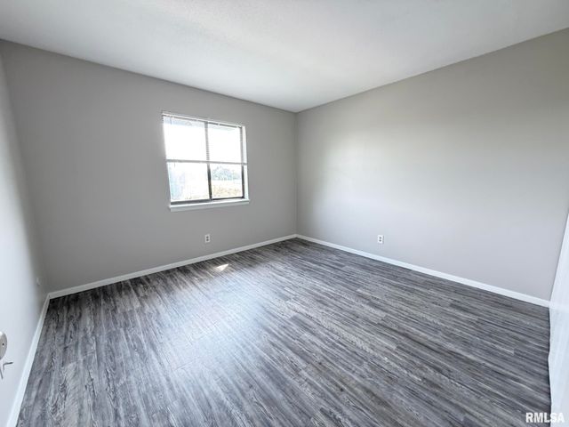 2700 W Forrest Hill Ave Apt 12, Peoria, IL 61604