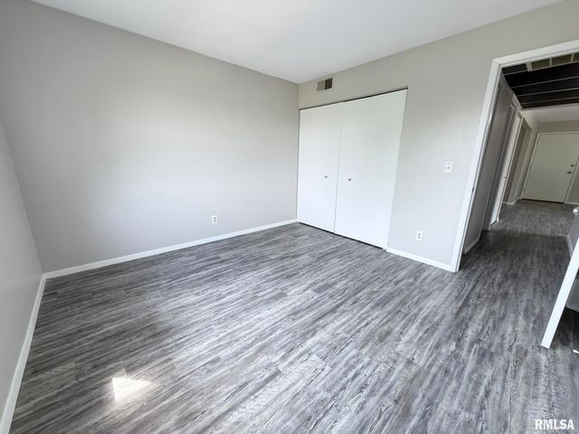 2700 W Forrest Hill Ave Apt 12, Peoria, IL 61604