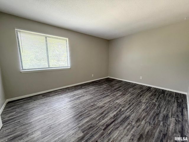 2700 W Forrest Hill Ave Apt 12, Peoria, IL 61604