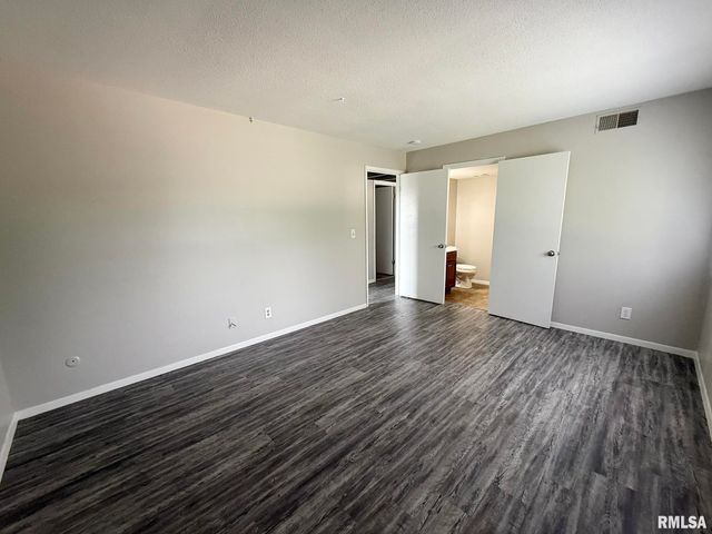 2700 W Forrest Hill Ave Apt 12, Peoria, IL 61604